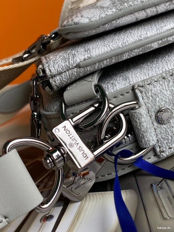 VUITTON TRIO MESSENGER LOUIS 0414